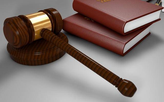 高中生骑电动车回家与摩托相撞致司机死亡：死者家属起诉索赔57万，其父母被判赔46万