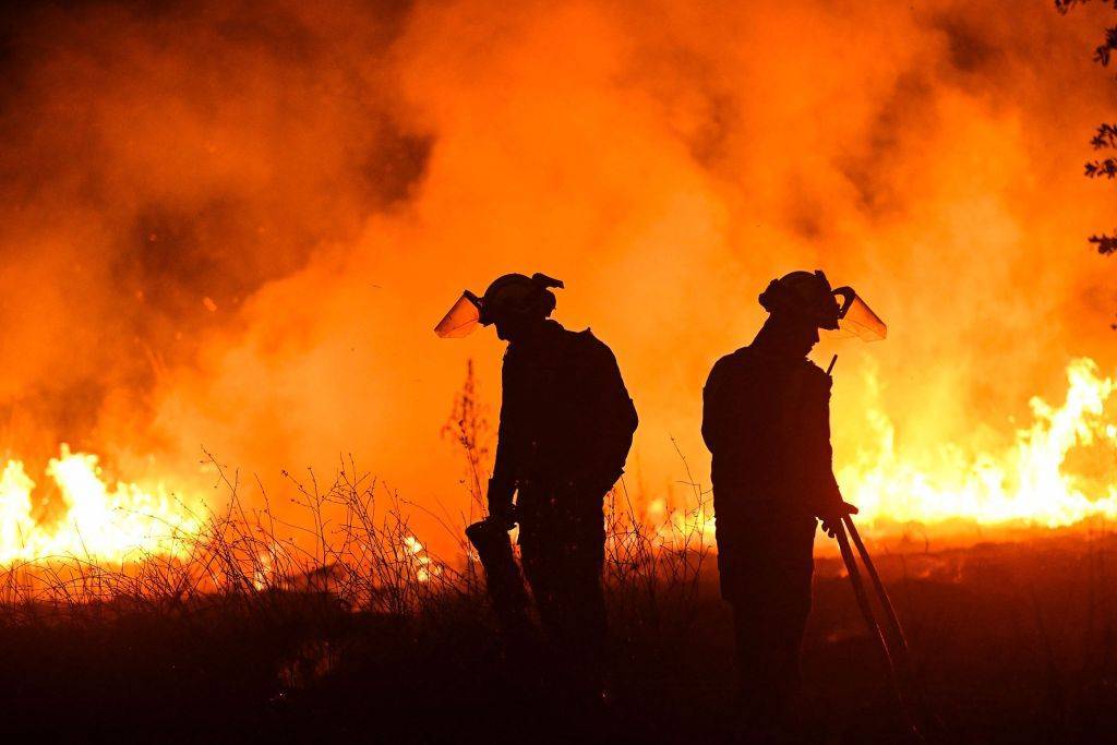 “我们快被活活烤熟了”，西班牙高温逼近50℃多国陷致命热浪与山火