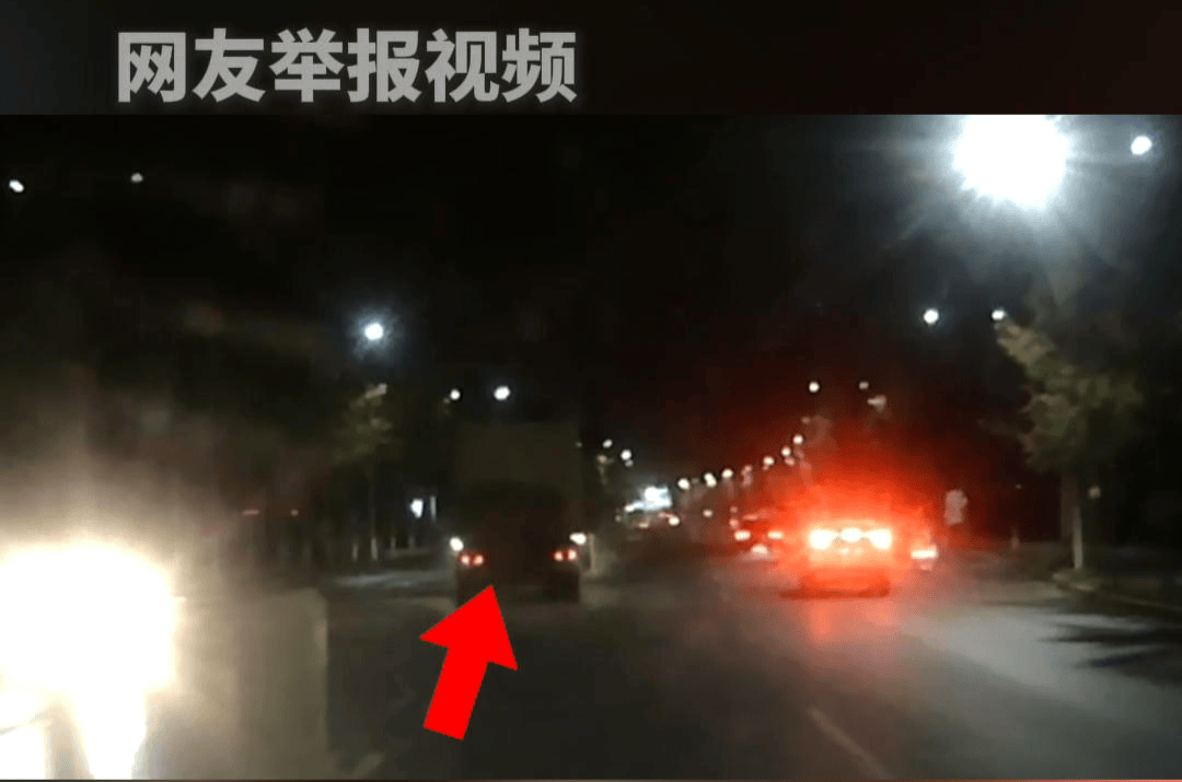 西安一大货车司机为早点回家深夜闯红灯加逆行 交警：记9分罚款400元