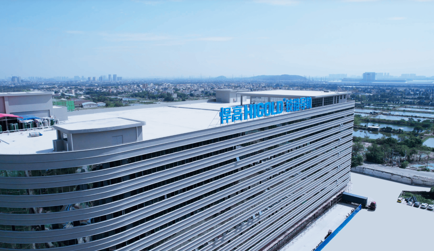 一年净赚5亿！佛山兄妹干出行业第一股，市值超300亿